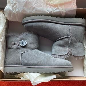 Ugg mini Bailey with Button Grey Size 8